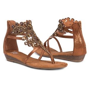 Muk Luks Athena Gladiator Sandals 7 NWOT